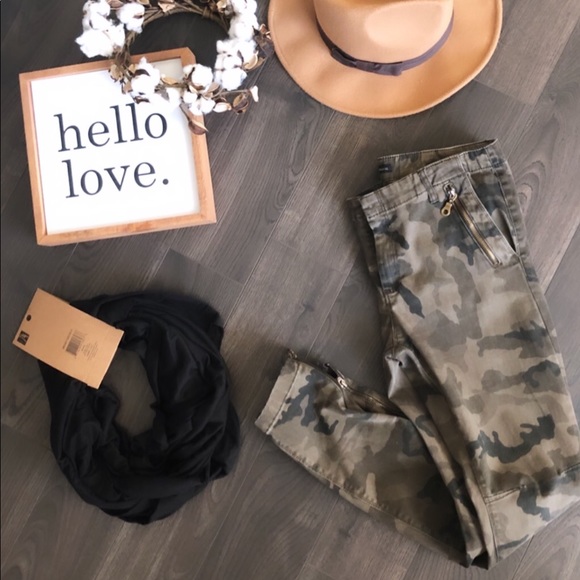 Zara Pants - Zara Camo Skinny Fit Pants